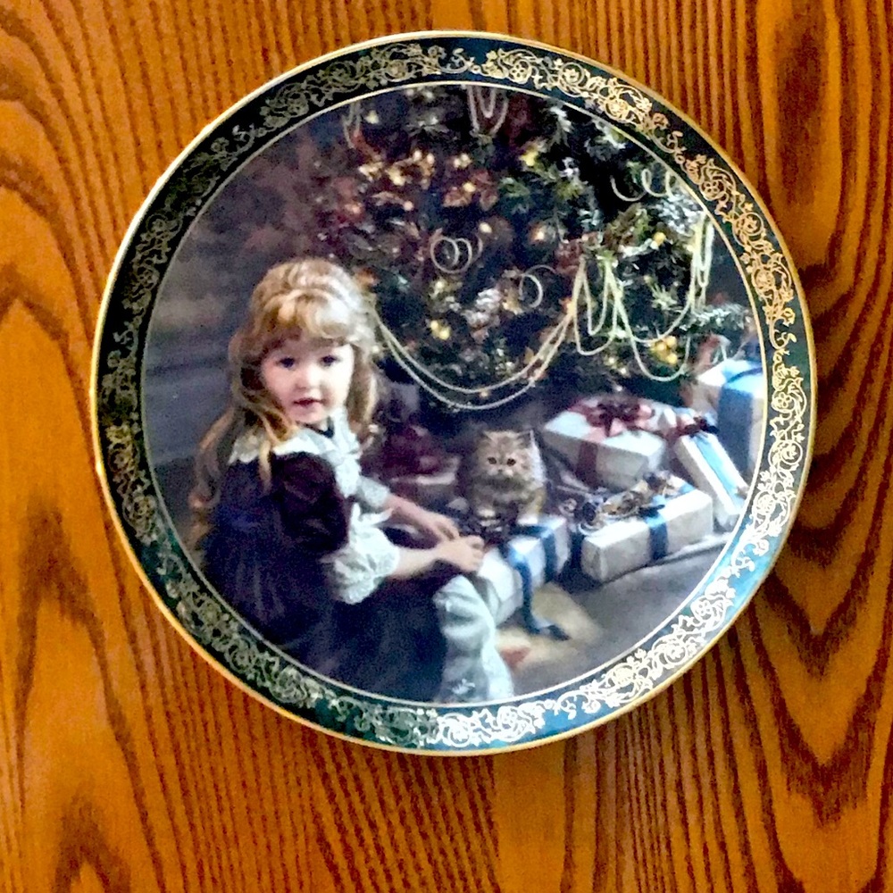 Sandra Kuch Victorian Christmas Plate